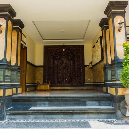 Cakra House Hotel Денпасар Екстериор снимка
