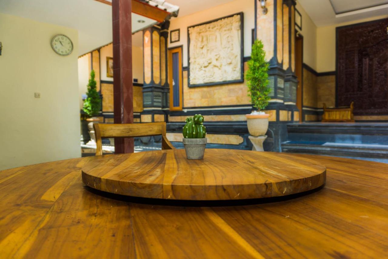 Cakra House Hotel Денпасар Екстериор снимка