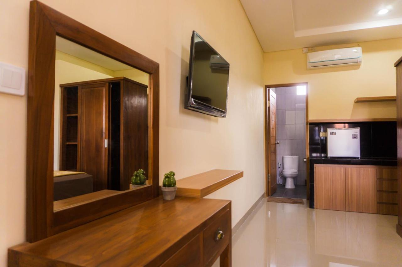 Cakra House Hotel Денпасар Екстериор снимка
