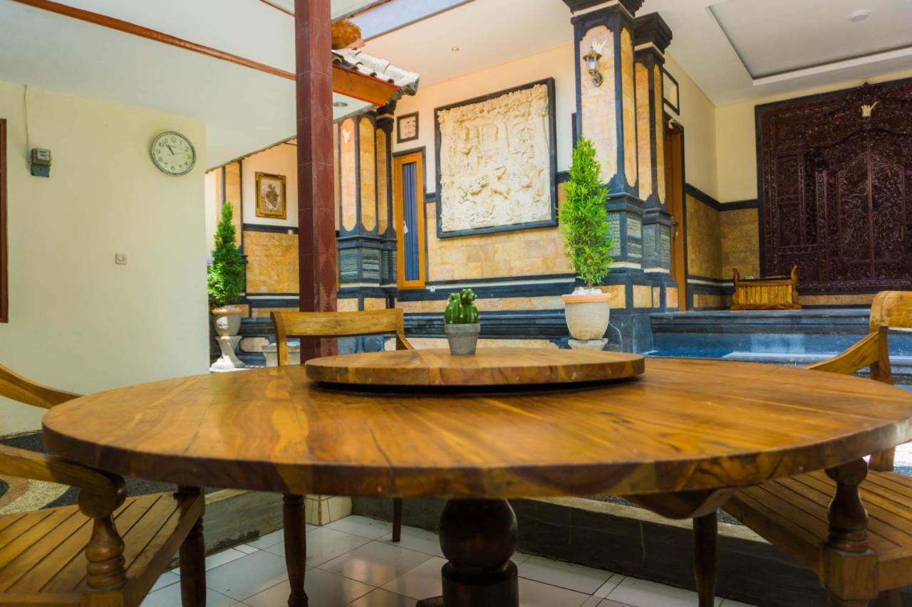 Cakra House Hotel Денпасар Екстериор снимка