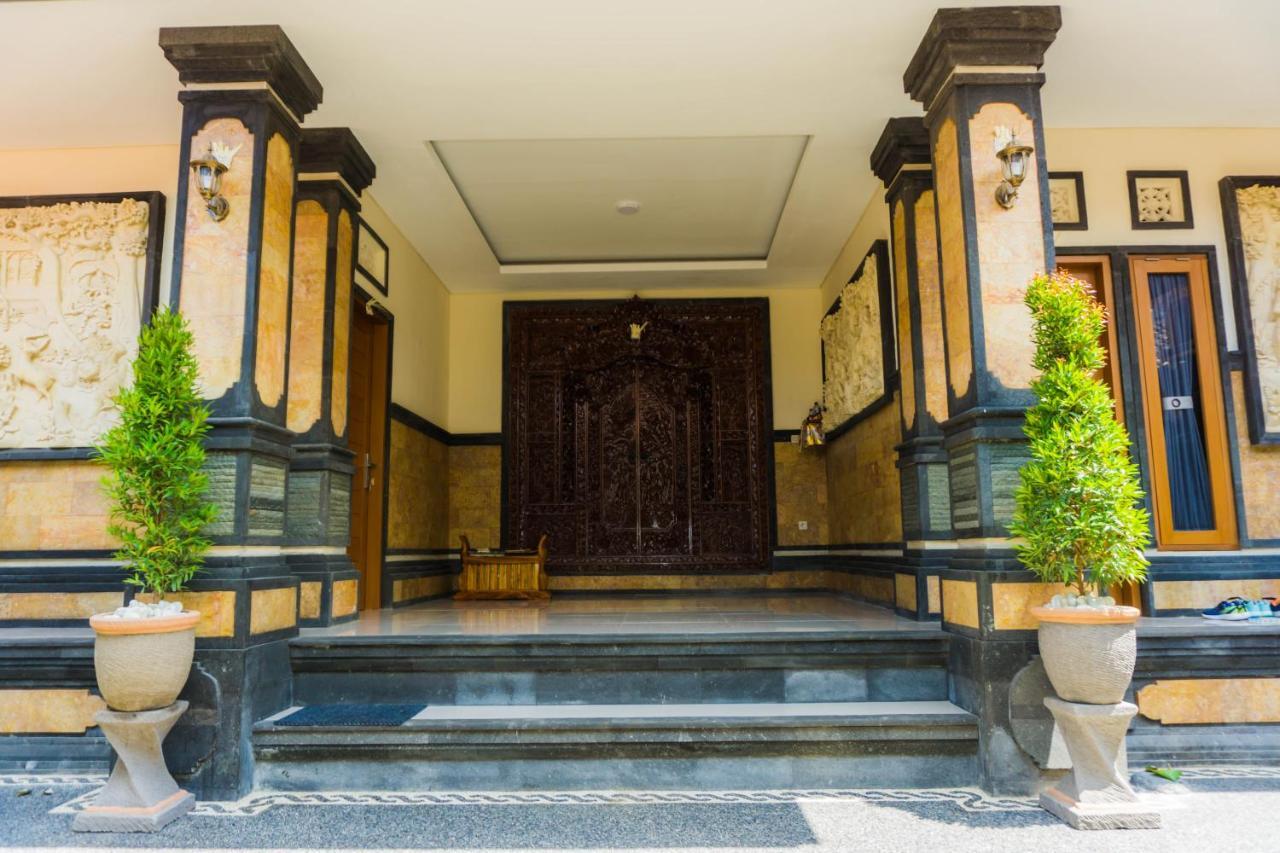 Cakra House Hotel Денпасар Екстериор снимка