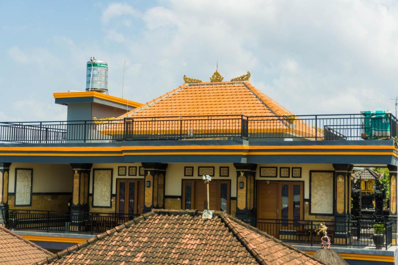 Cakra House Hotel Денпасар Екстериор снимка