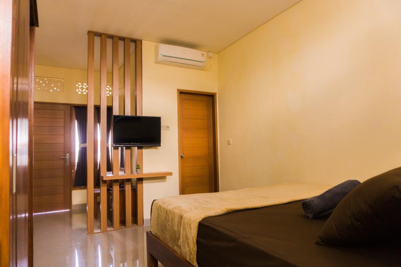Cakra House Hotel Денпасар Екстериор снимка