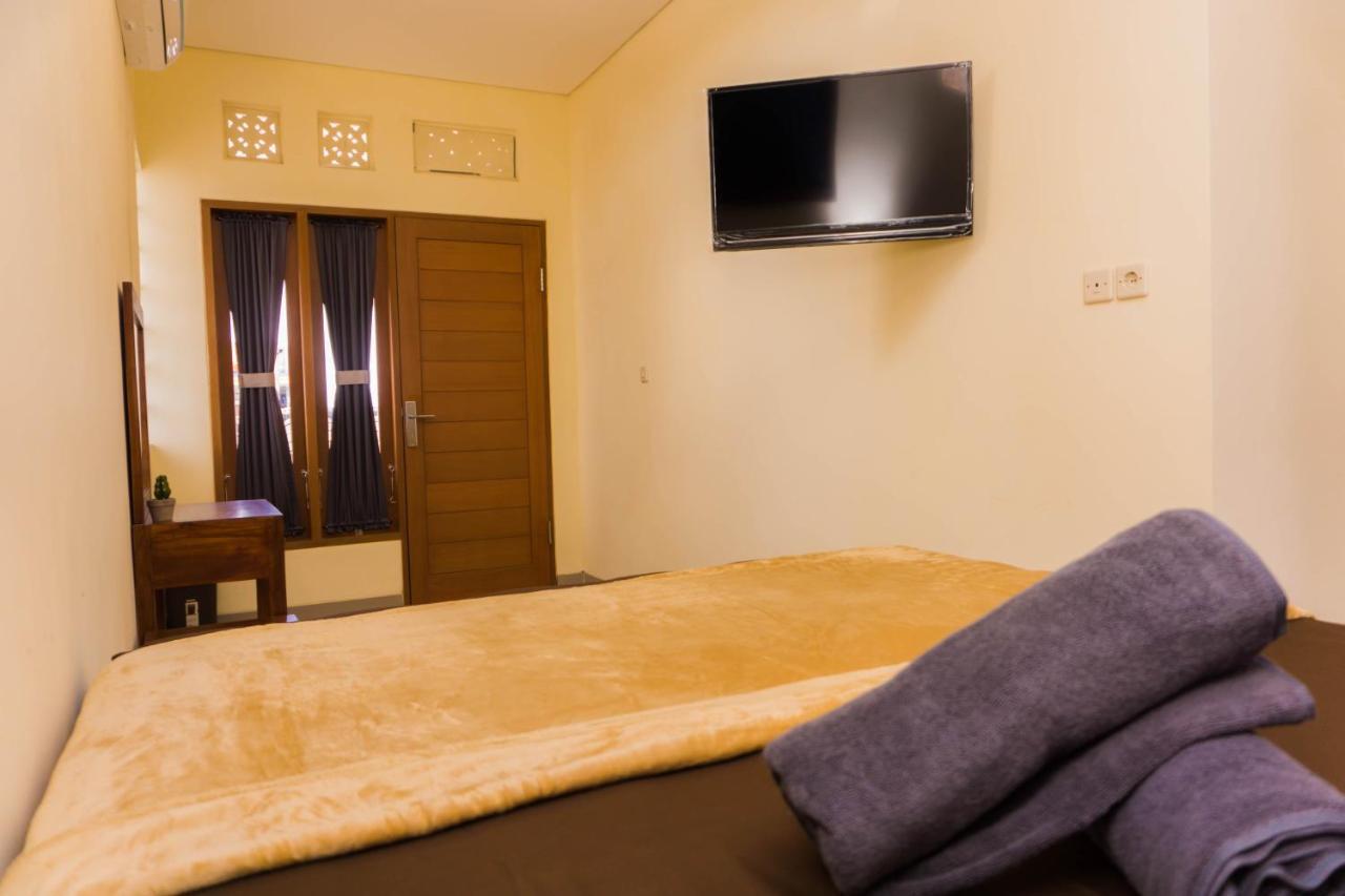 Cakra House Hotel Денпасар Екстериор снимка
