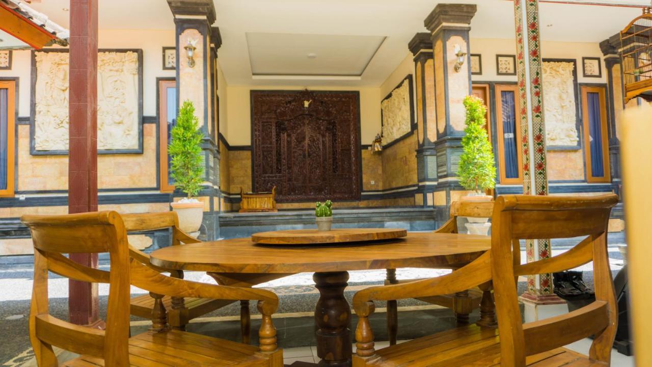 Cakra House Hotel Денпасар Екстериор снимка