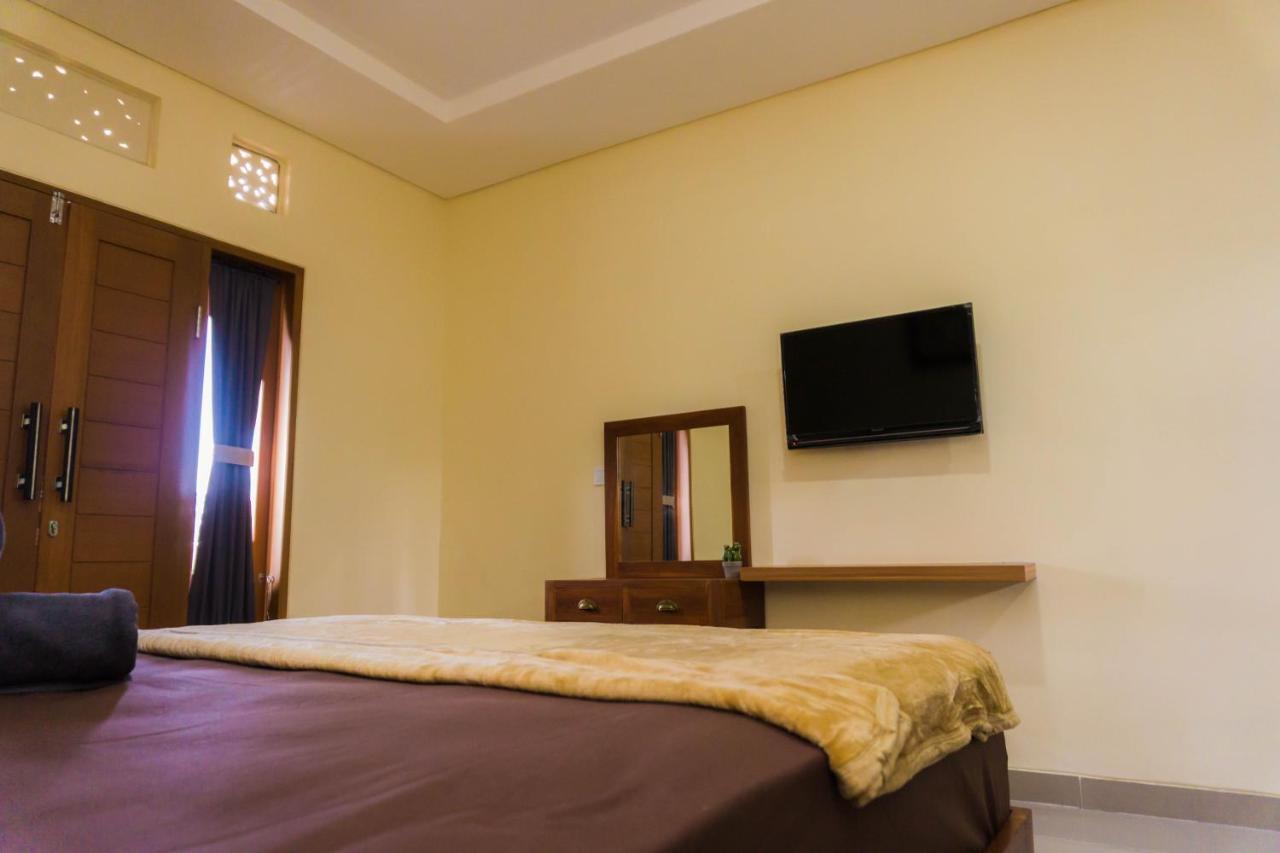 Cakra House Hotel Денпасар Екстериор снимка