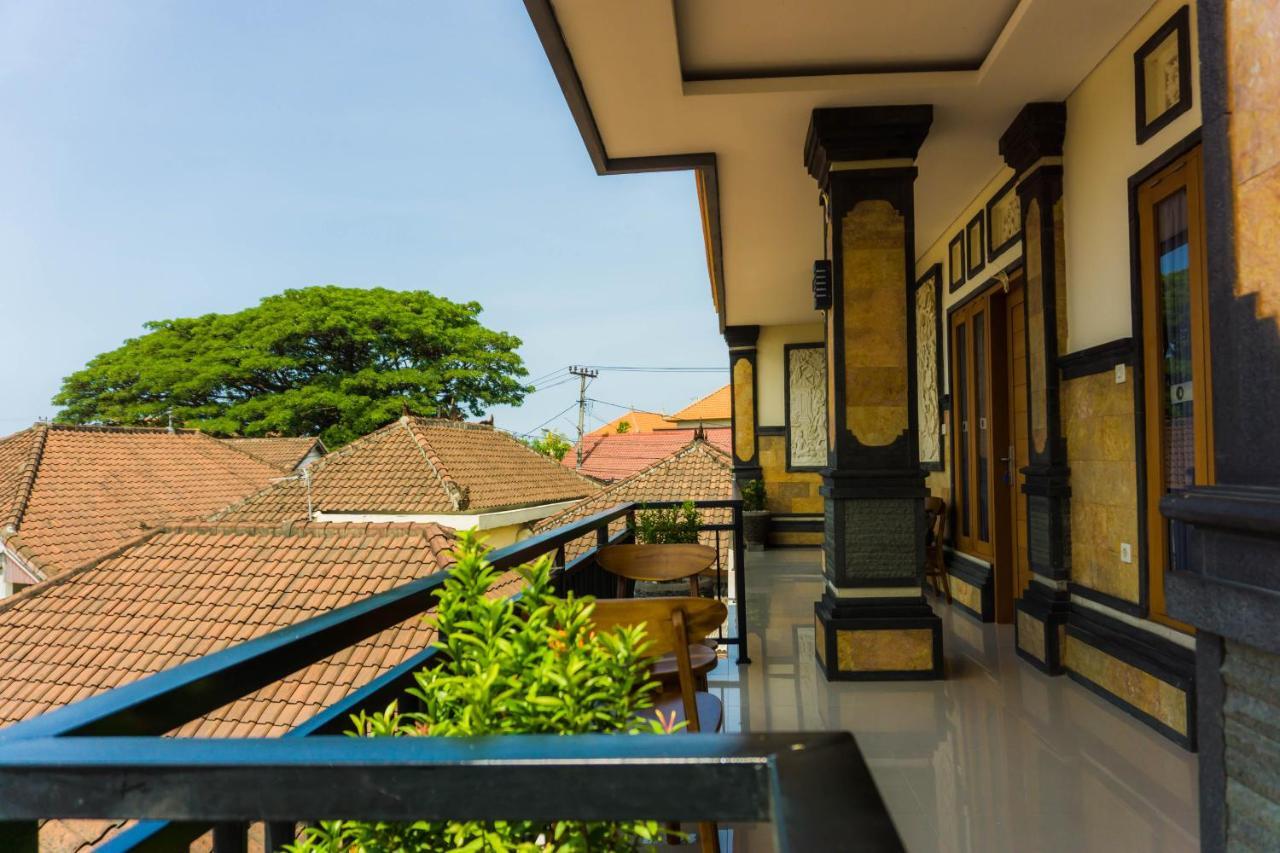 Cakra House Hotel Денпасар Екстериор снимка