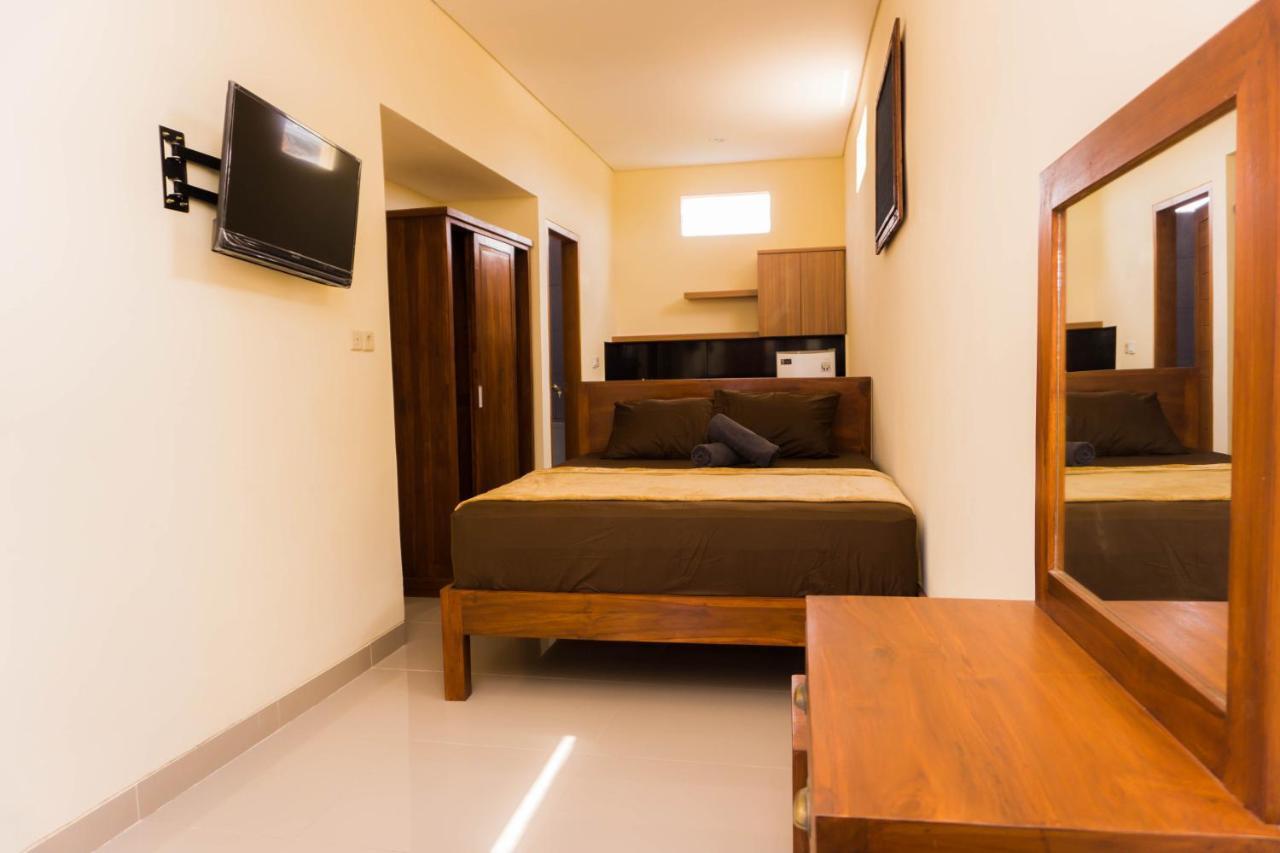 Cakra House Hotel Денпасар Екстериор снимка